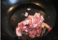 蒜台炒肉自制做法图解3)