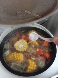 美味的牛蒡排骨汤做法图解6)