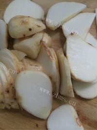美味的砂锅青菜芋艿做法图解2)