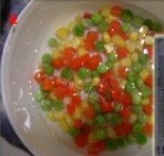 自制菇香鸡肉披萨做法图解11)
