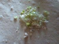 简易的发面葱花饼做法图解4)