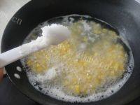美味的玉米蛋花羹做法图解7)