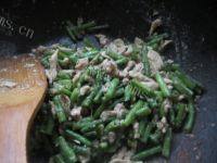 「念念不忘」豇豆炒肉做法图解6)