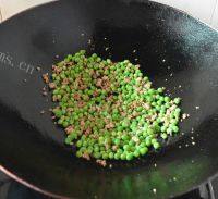 家常菜肉末豌豆做法图解5)