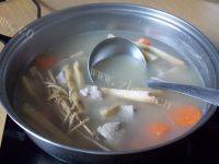 美味的茅根竹蔗猪骨汤