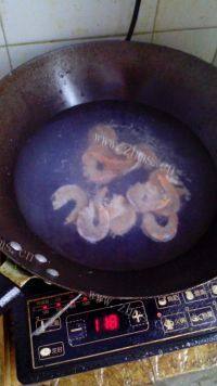 自制虾仁豆腐做法图解2)