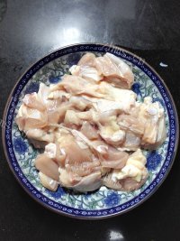 美味的洋葱番茄汁鸡腿排做法图解3)