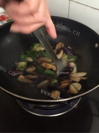家常菜青椒茄子做法图解2)