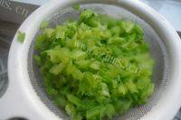 （美味可口）芹菜猪肉饺子做法图解4)
