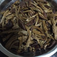 喷香的茶树菇炒肉做法图解3)