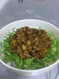 美味的香菇炸酱面