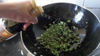 味道不错的干煸四季豆做法图解6)