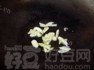 家常菜胡萝卜炒木耳做法图解4)