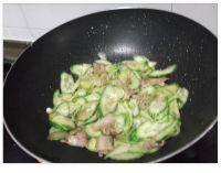 味道不错的黄瓜炒肉
