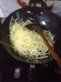 家常菜青椒土豆丝做法图解5)
