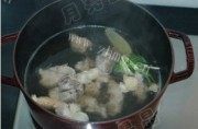 滋补杂骨菌菇汤做法图解2)