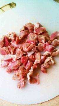 家常菜牛肉炖萝卜做法图解1)