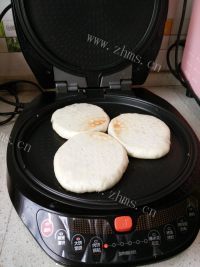 美味的鸡肉笋丁酸菜饼做法图解8)
