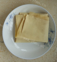色泽不错的凉拌豆皮做法图解1)