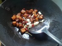 家常菜土豆红烧肉做法图解5)