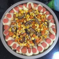 美味的火腿卷边披萨做法图解15)