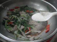 家常菜小白菜炒肉做法图解10)