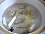 美味的小排番茄浓汤做法图解2)