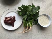 美味的菠菜猪肝粥做法图解1)