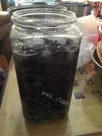 诱人的自酿葡萄酒做法图解4)