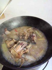 家常菜炖鲫鱼做法图解9)