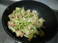 酱油炒菜花做法图解5)