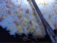 色香味浓的火腿蛋炒饭做法图解5)
