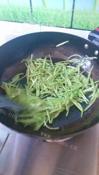 香鲜至极的芦蒿炒香干做法图解3)