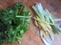 家常菜茶树菇炒肉片做法图解3)