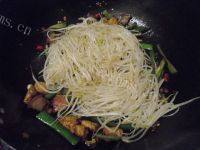 豆芽炒肉（家庭版）