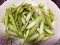 自制芦笋炒大虾做法图解3)
