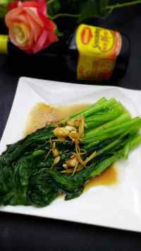 美味佳肴般的白灼菜心做法图解7)