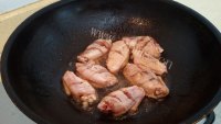 口感饱满的酱香鸡翅做法图解3)