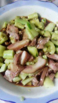 美味的猪头肉拌黄瓜