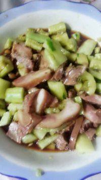 美味的猪头肉拌黄瓜
