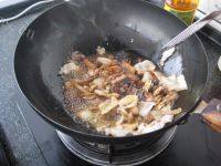 家常菜五花肉炒酸菜做法图解7)