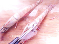 美味的蒜蓉XO酱蒸大虾做法图解2)