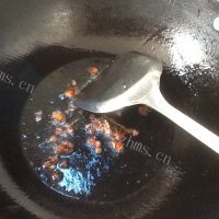 回味无穷的蒜苔炒肉丝做法图解4)