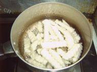 家常菜孜然土豆条做法图解2)