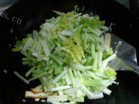 家常菜芹菜香干做法图解3)
