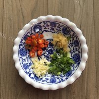 开胃下饭香辣鱼丁炒芸豆做法图解3)
