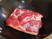 家常菜笋干扣肉做法图解1)