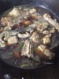 百吃不厌的栗子烧鸡做法图解8)