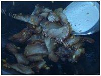 家常菜笋干炒腊肉做法图解6)