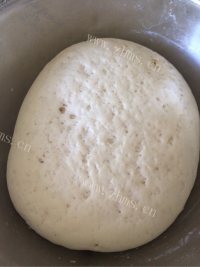 色泽鲜亮的豆沙包做法图解4)